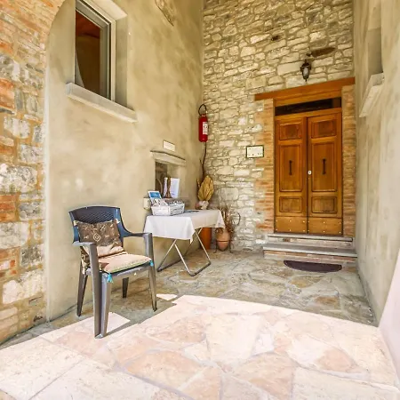 Дом отдыха Secluded In Pennabili With Whirlpool Пеннабилли