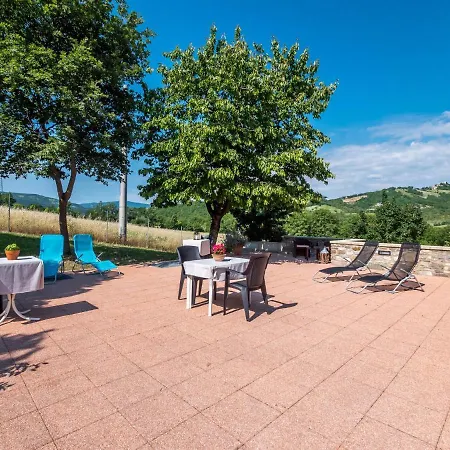 Дом отдыха Secluded In Pennabili With Whirlpool Пеннабилли